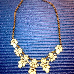 White/Gold Flower Necklace